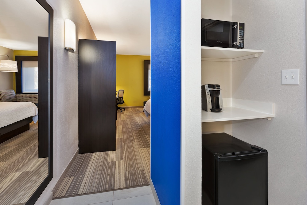 Standard Room, 2 Double Beds, Accessible (Accessible Tub) - Photo 1