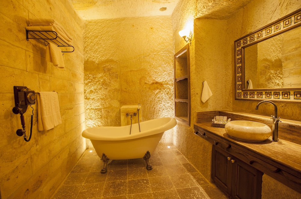Glorious Cave Suite photo 3