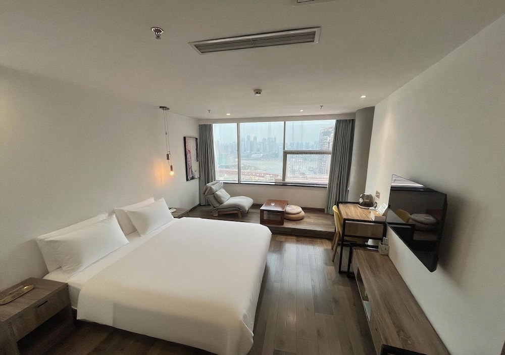 City Room, 1 King Bed, River View photo 3