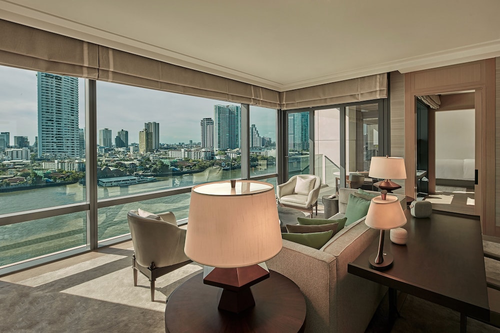 Premier Suite (River)