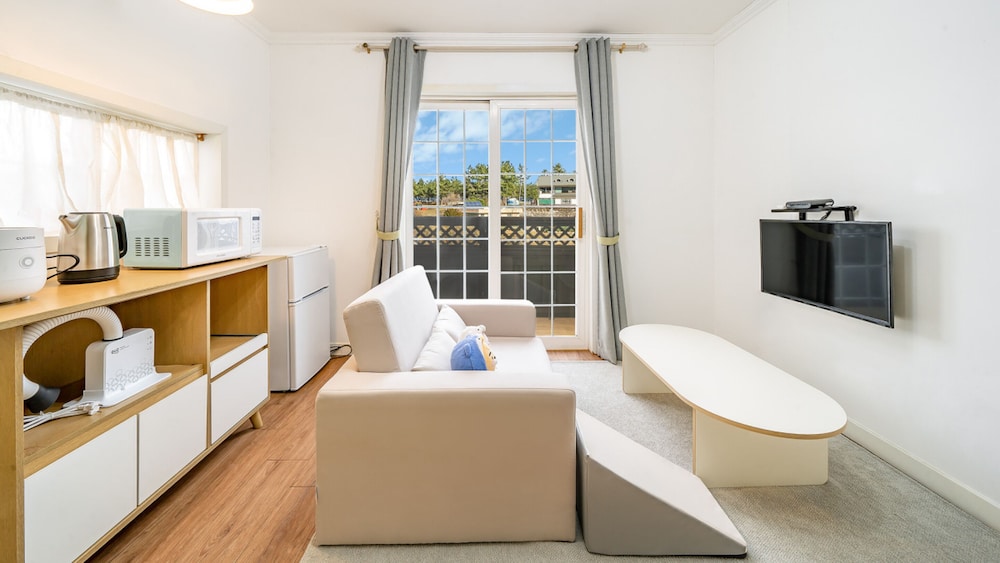 Basic Room, 1 Bedroom (Aria) - Photo 1