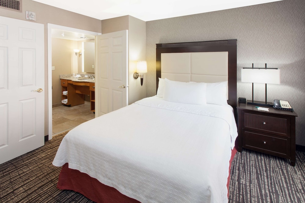 One Double Bed, Non-Smoking, Accessible - Photo 1