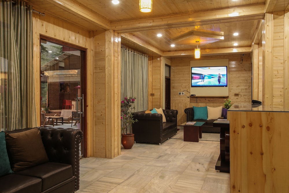 Deluxe Double Room, 1 Bedroom, Smoking, Mountain View