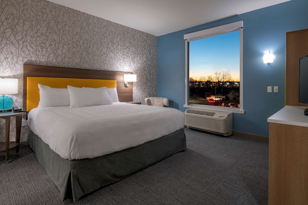 Suite, 1 King Bed, Accessible, Bathtub photo 2