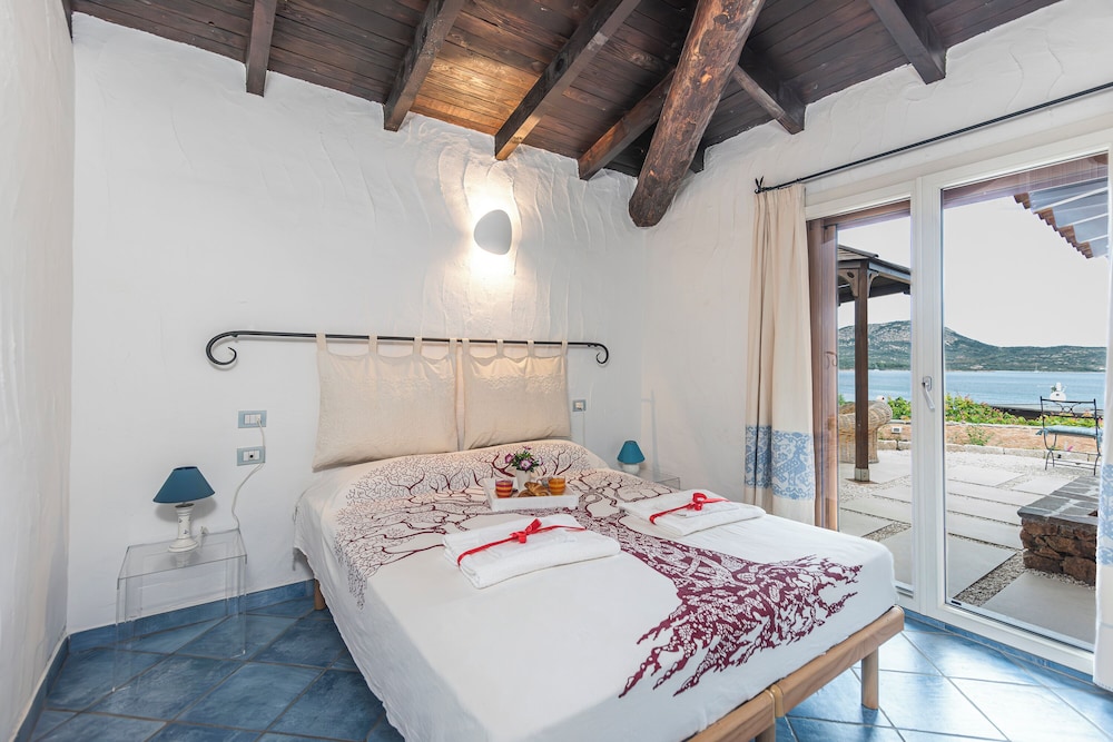 Family House, Multiple Bedrooms, 2 Bathrooms (Scoglietto 46 150m From The Sea)