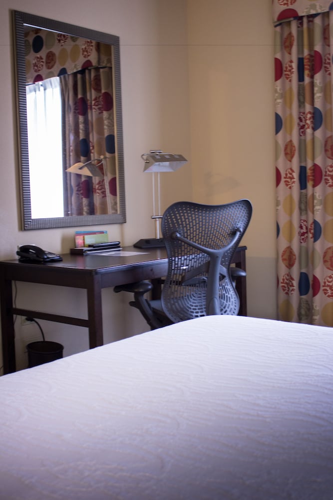 Room, 1 King Bed, Accessible - Photo 3