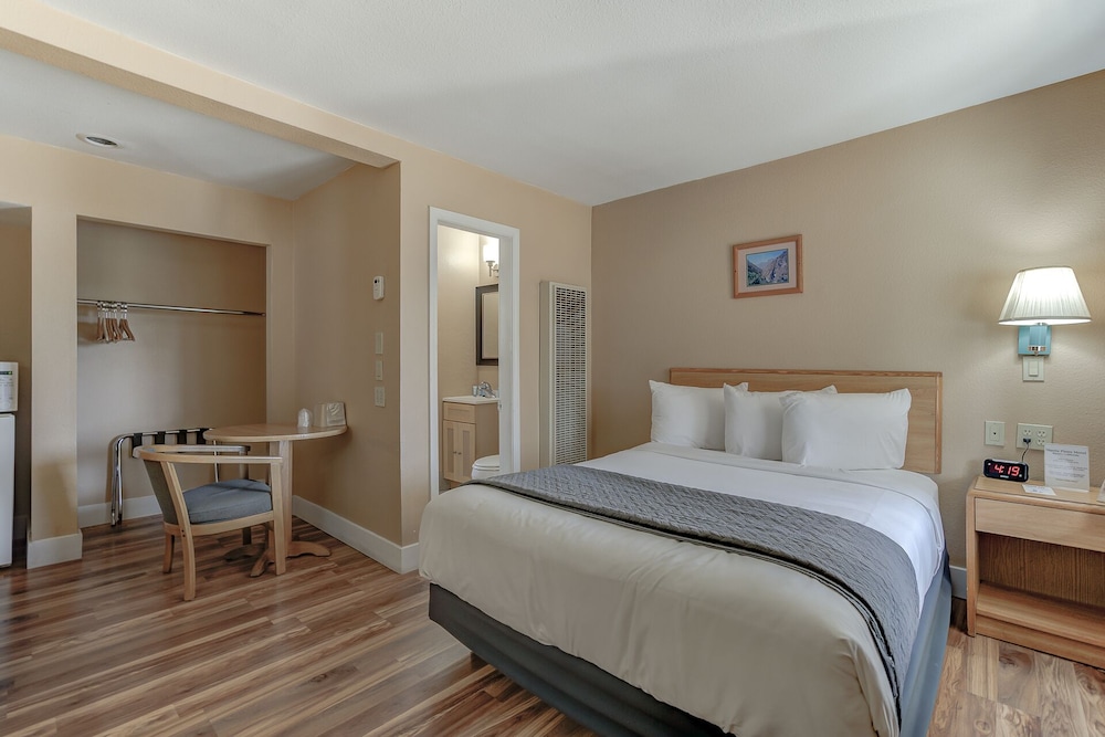 Comfort Room, 1 Queen Bed photo 1