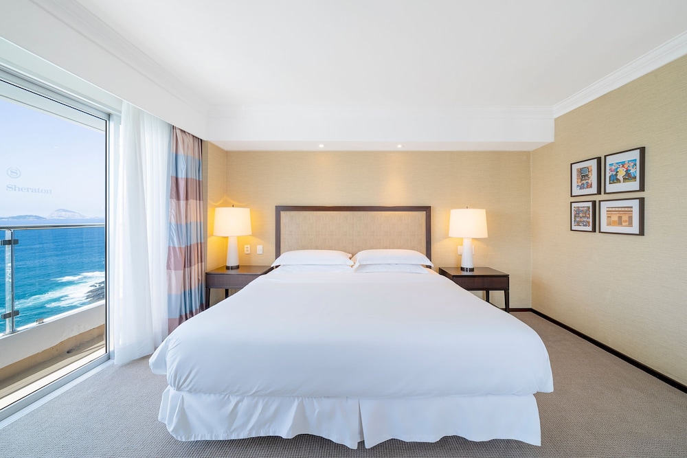 Executive Suite, 1 King Bed, Oceanfront - Photo 3