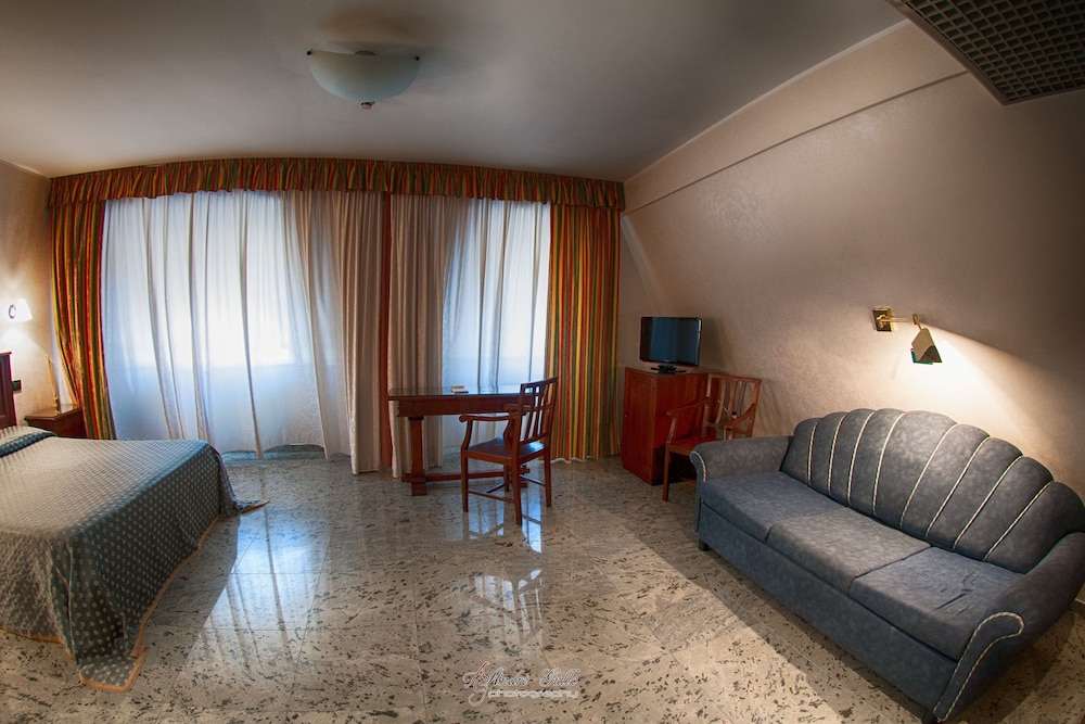 Classic Double Room Single Use - Photo 4