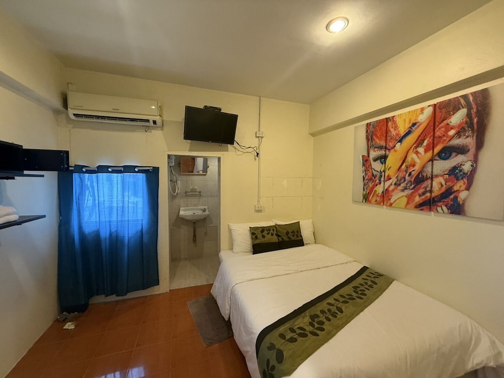 Basic Double Room, 1 Double Bed, Non Smoking, Air conditioning