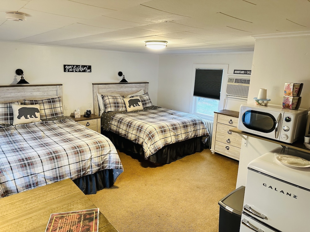 Room, 2 Double Beds photo 2