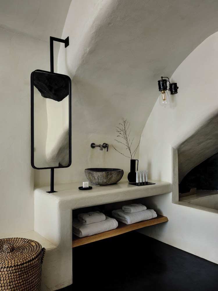 Rocca Dome with Caldera View, Bathtub & Outdoor Hot Tub - Photo 8