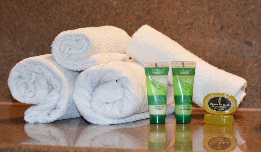 Grandeur Honeymoon Fantasy with Bathtub photo 2
