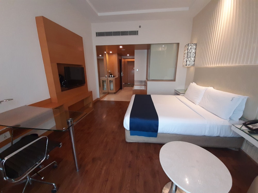 Standard Room, 1 King Bed, Smoking photo 2