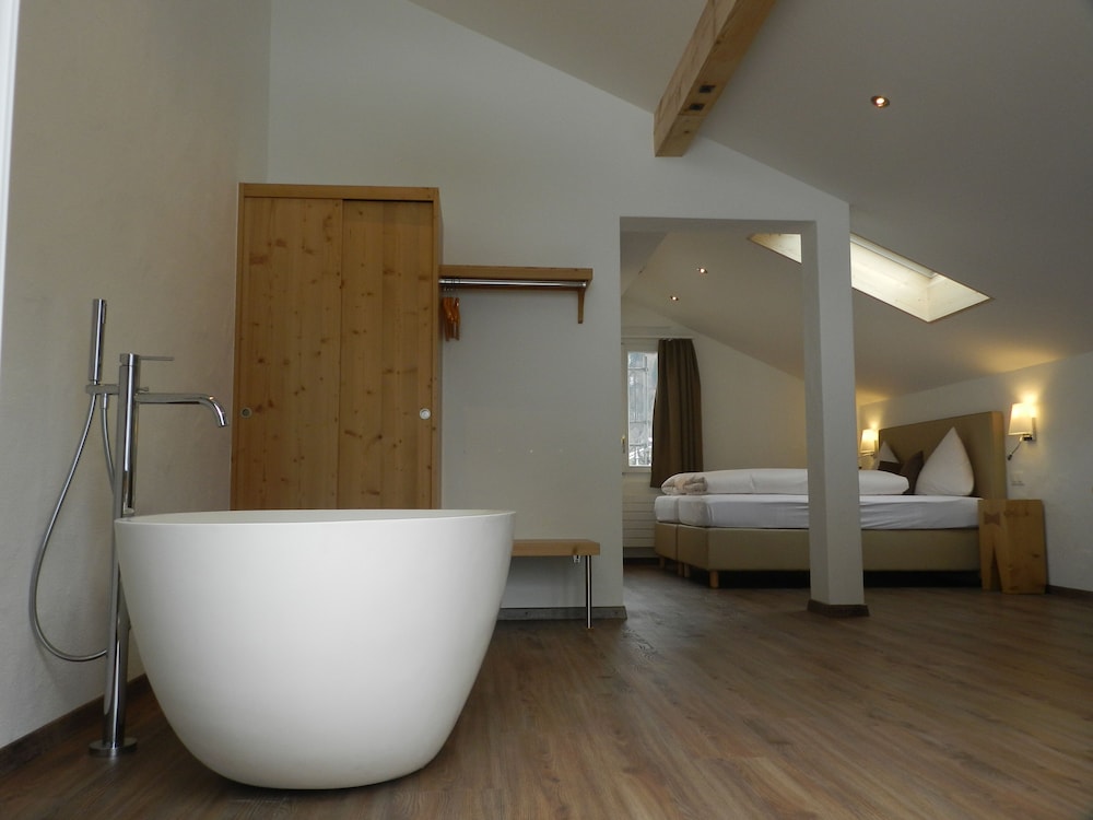 Superior Room (Staubbach Top)