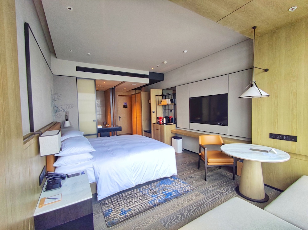 Executive Room, 1 King Bed - Photo 4