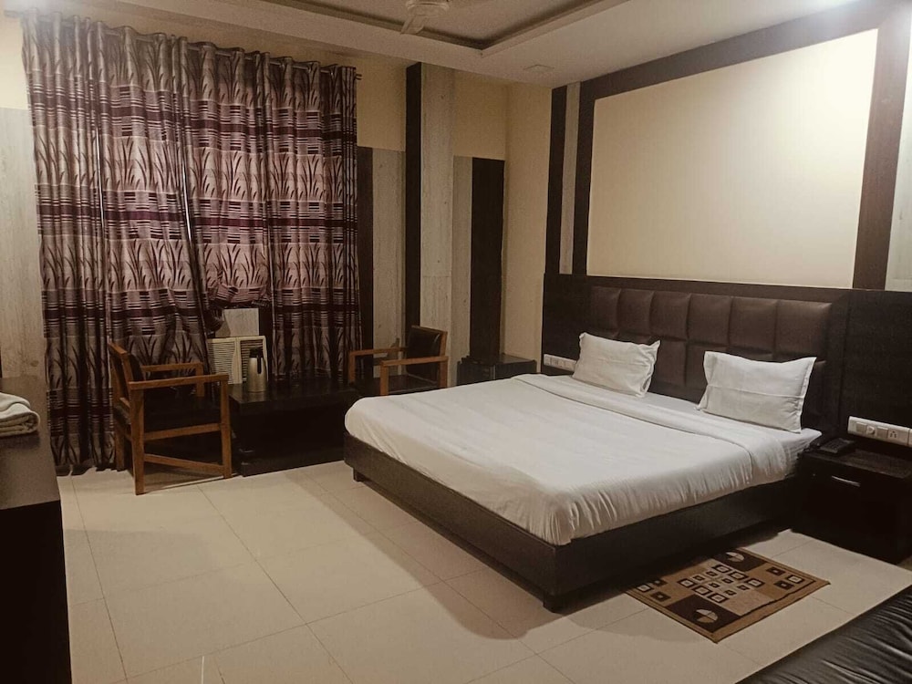 Deluxe Double Room, City View