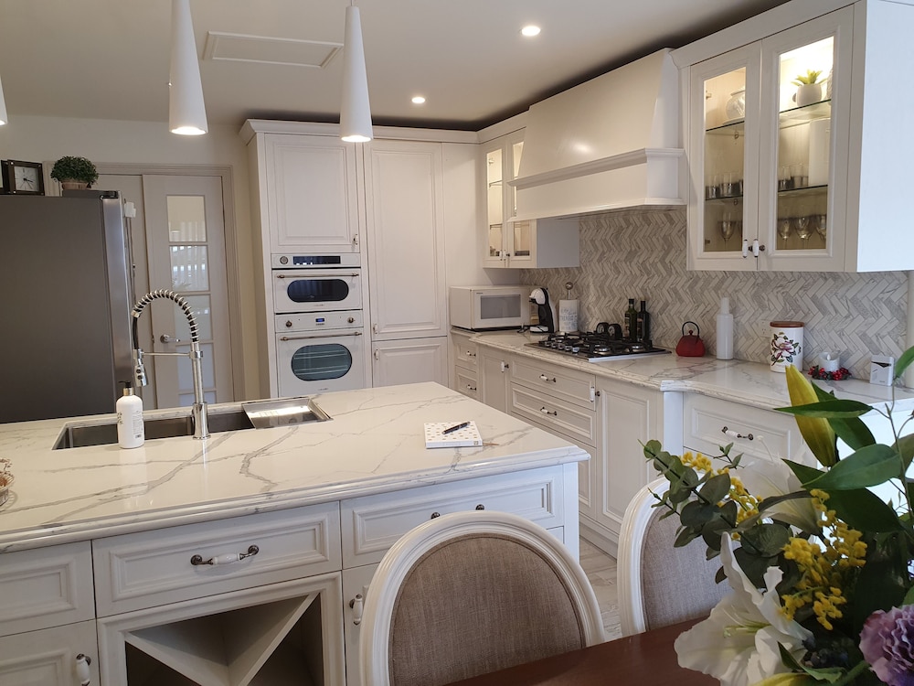 Hampton Self-Contained Deluxe Suite