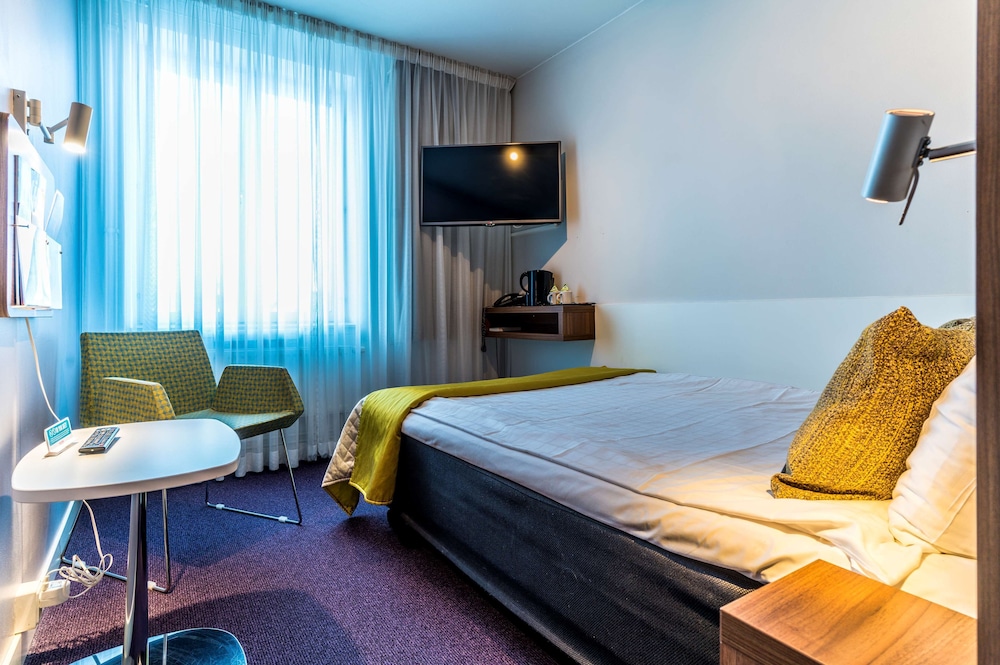 Economy Room, 1 Queen Bed photo 1