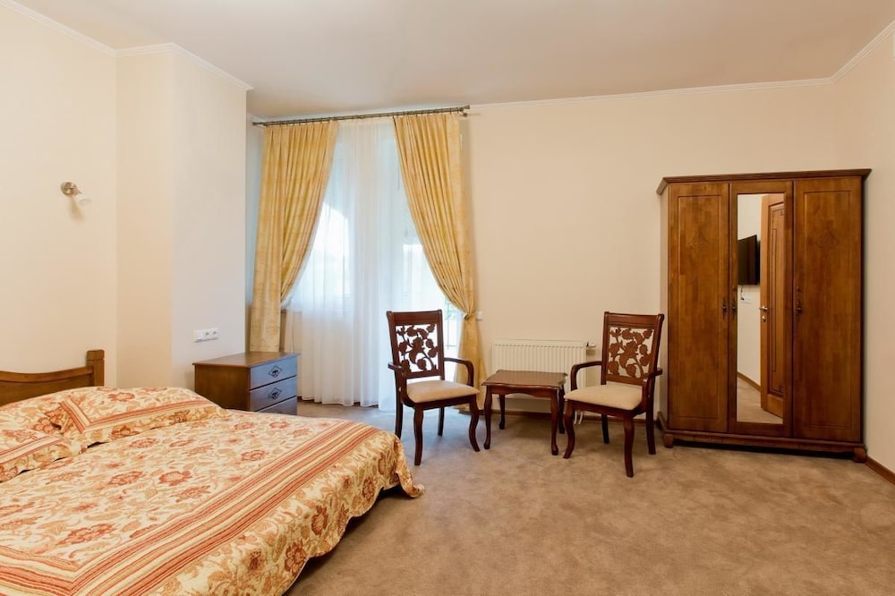 7 Junior Suite