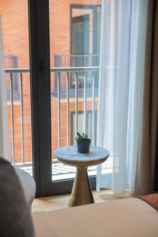 One-bedroom Balcony Suite with Kitchen