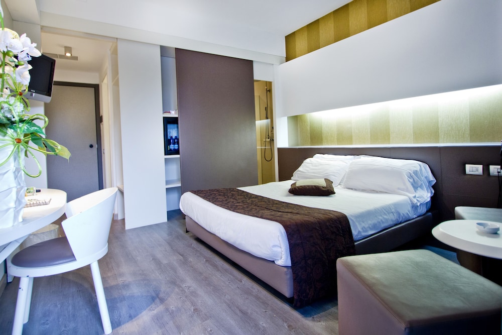 Superior Double or Twin Room - Photo 3