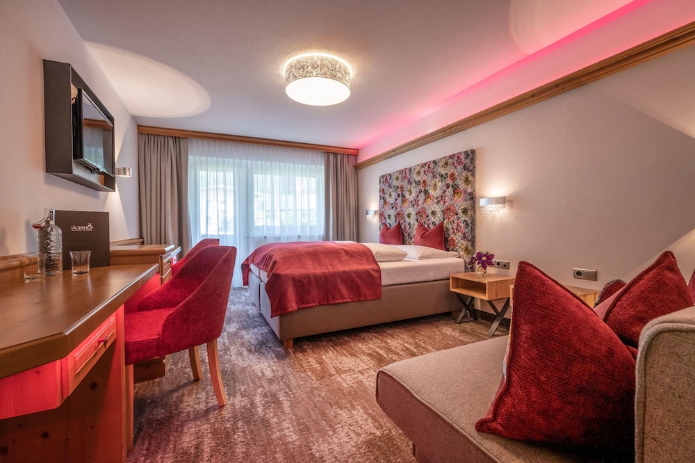 Deluxe Double Room, Balcony, Mountain View