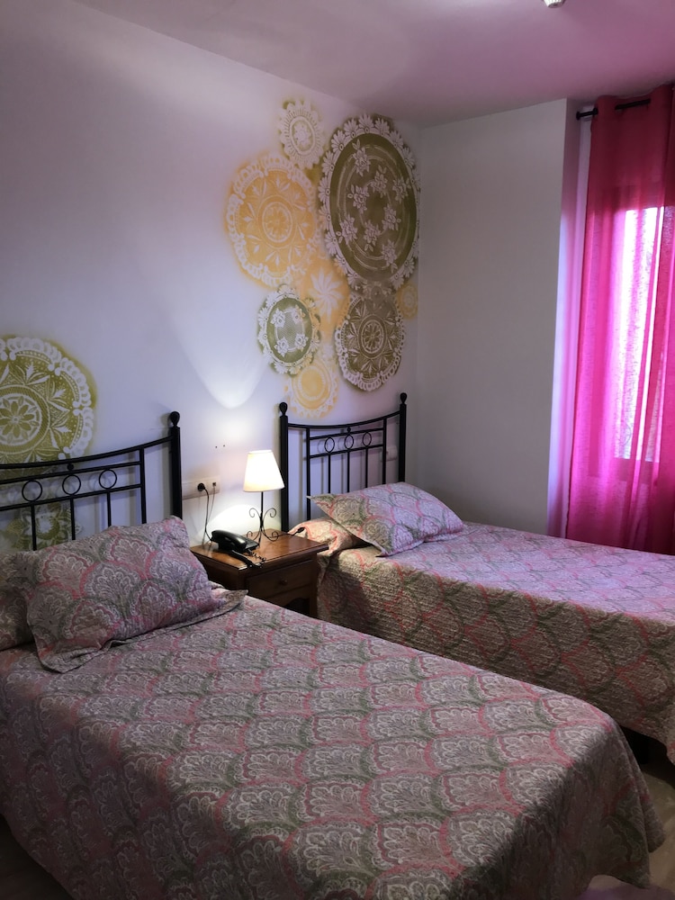 Twin Room - Photo 26