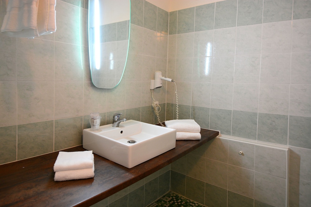 Standard Double Room, Ensuite (Double) - Photo 4
