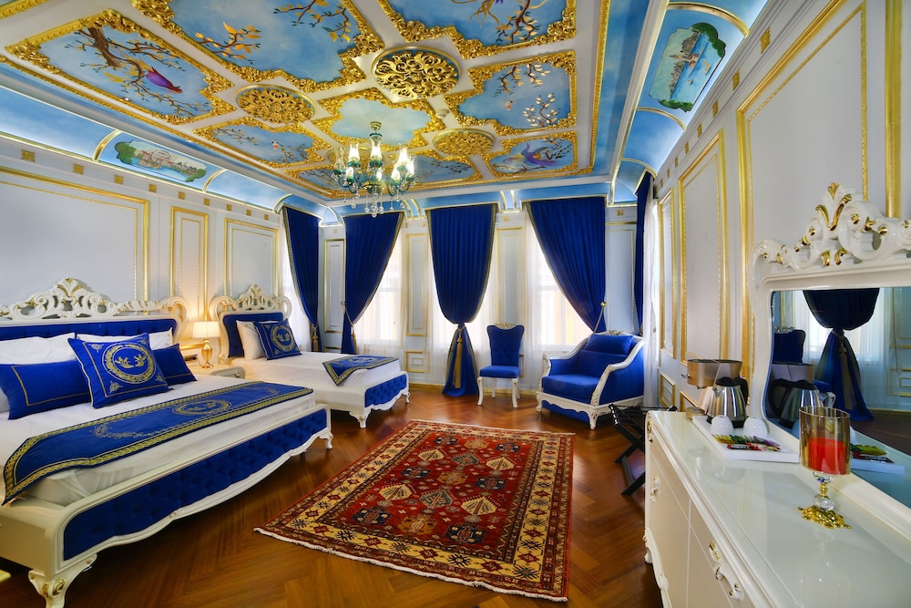 Mansion Triple Suite with Free Spa Access (Self use & Shared) photo 3