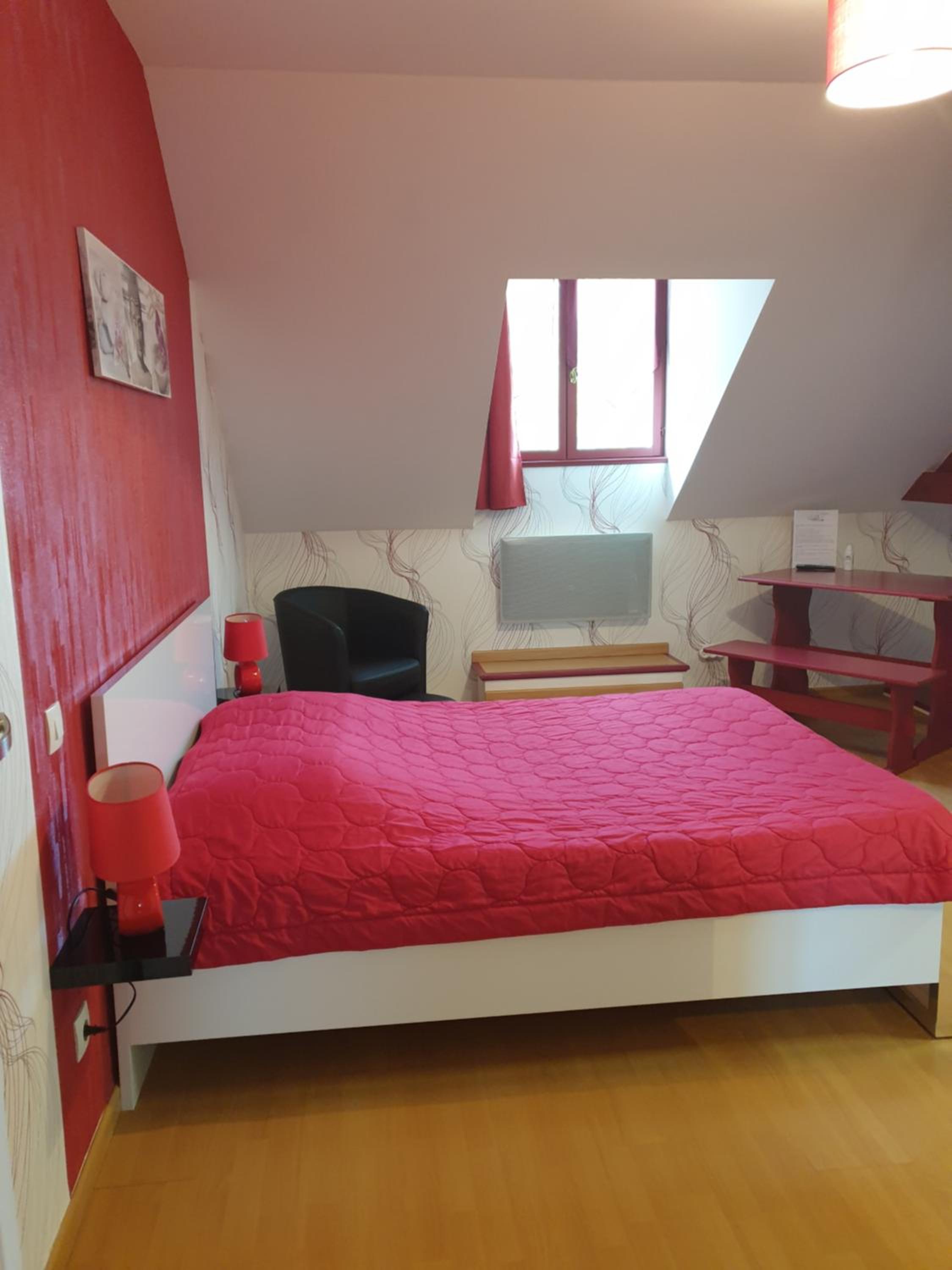 Double Room with Private Bathroom - Photo 3