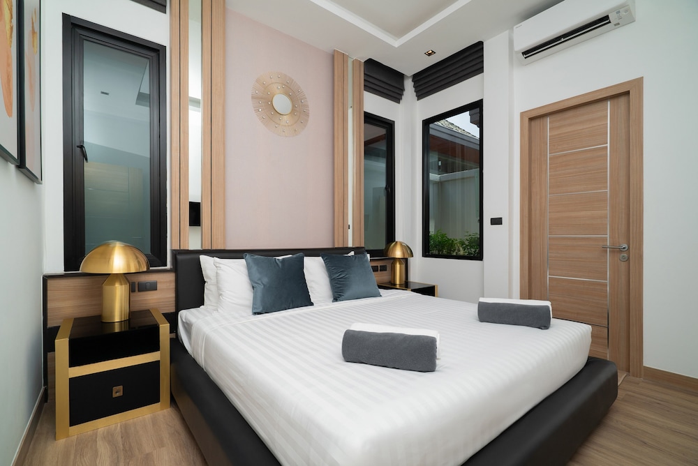 3 Schlafzimmer Grand Deluxe Pool Villa