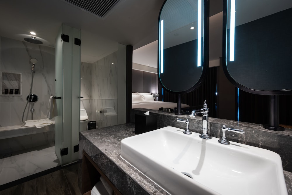 Corner suite photo 3