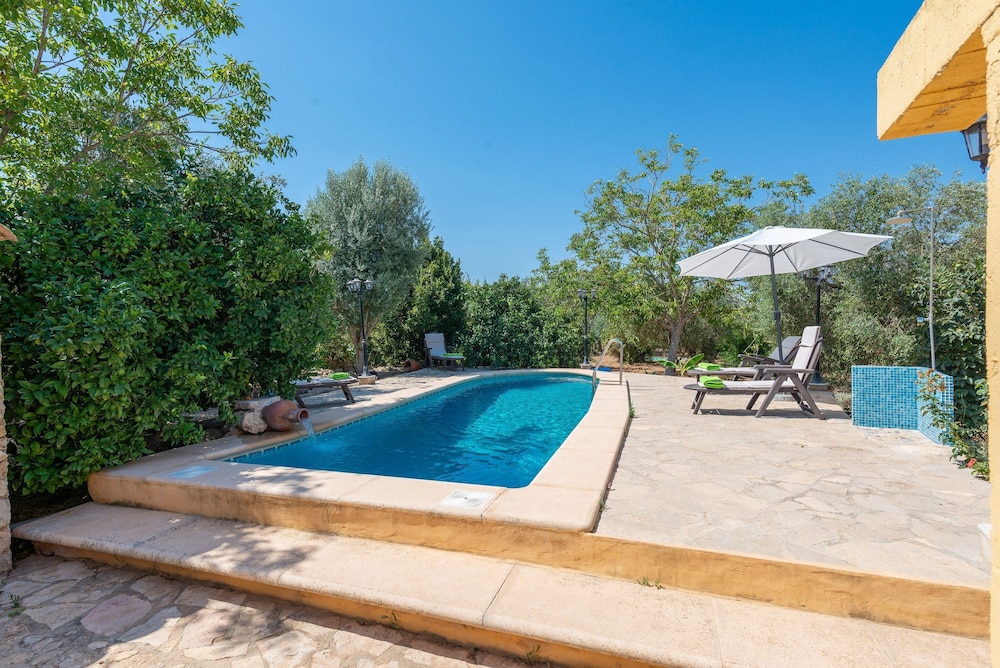 Villa photo 2