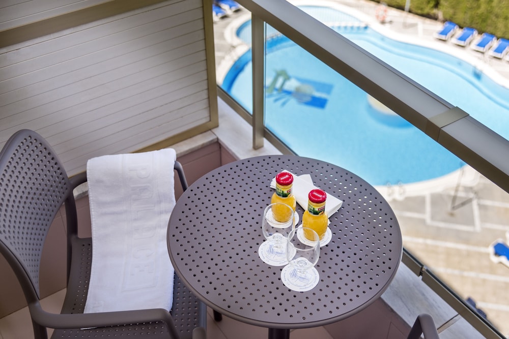 Double Room Single Use, Pool View (1 Adult) - Photo 1
