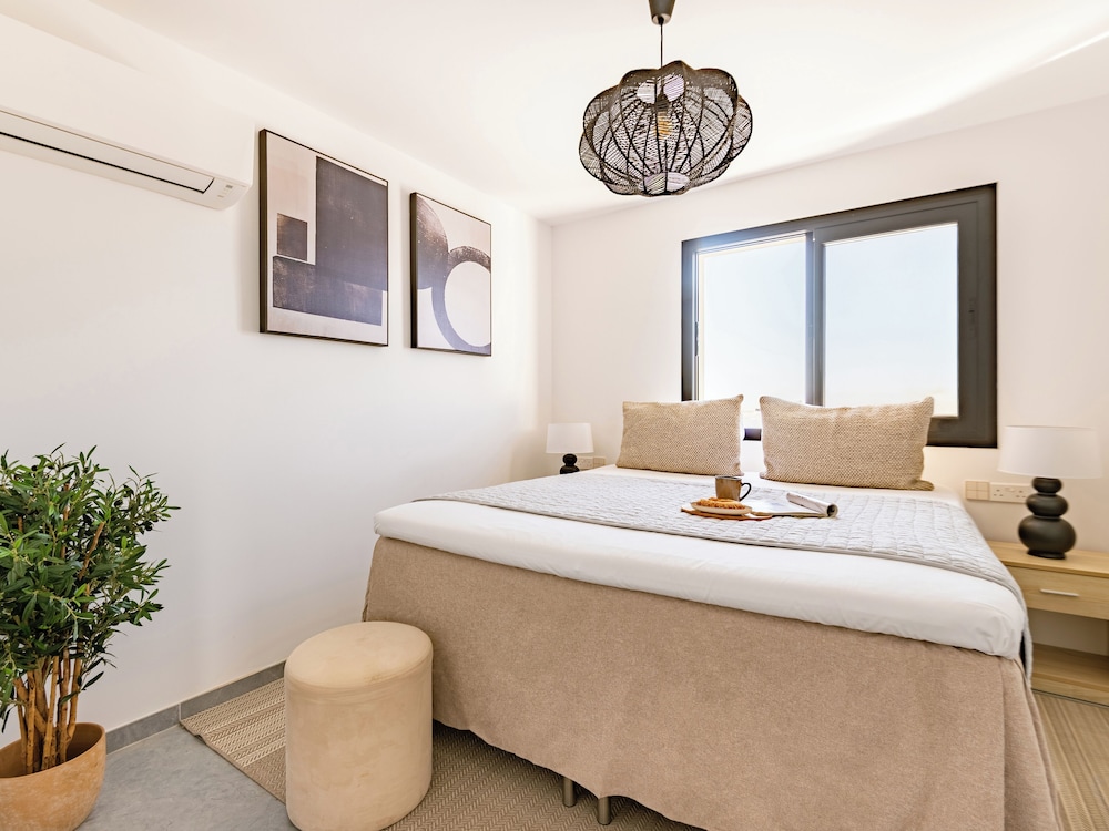 Monolocale, camere multiple, balcone, vista città