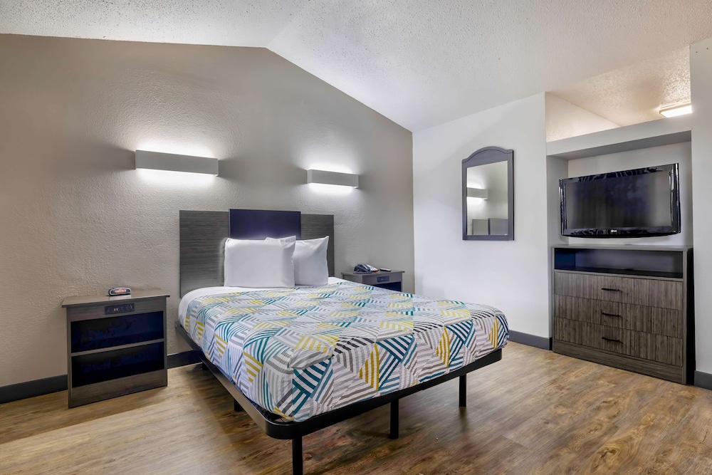 Standard Suite, 1 Queen Bed, Non Smoking - Photo 5