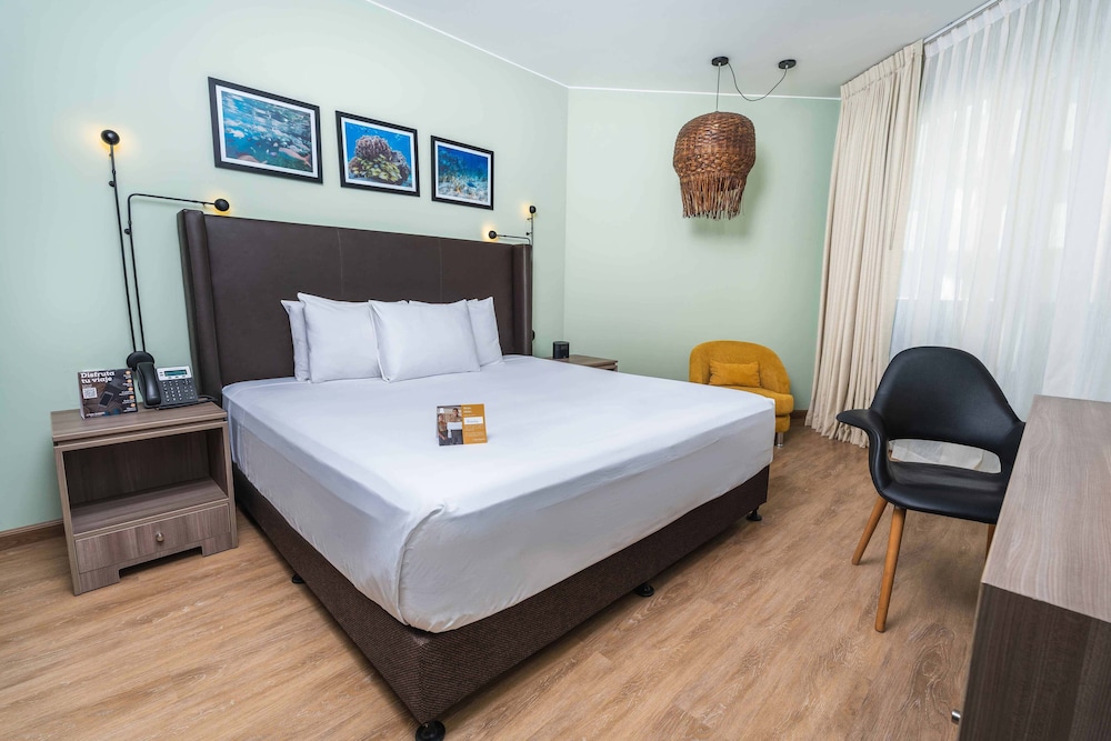 Superior Room, 1 King Bed, Accessible