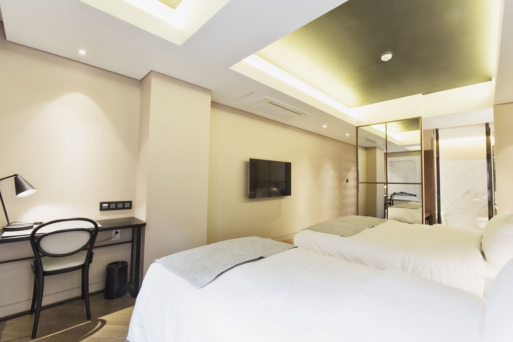 Deluxe Twin Room - Photo 6