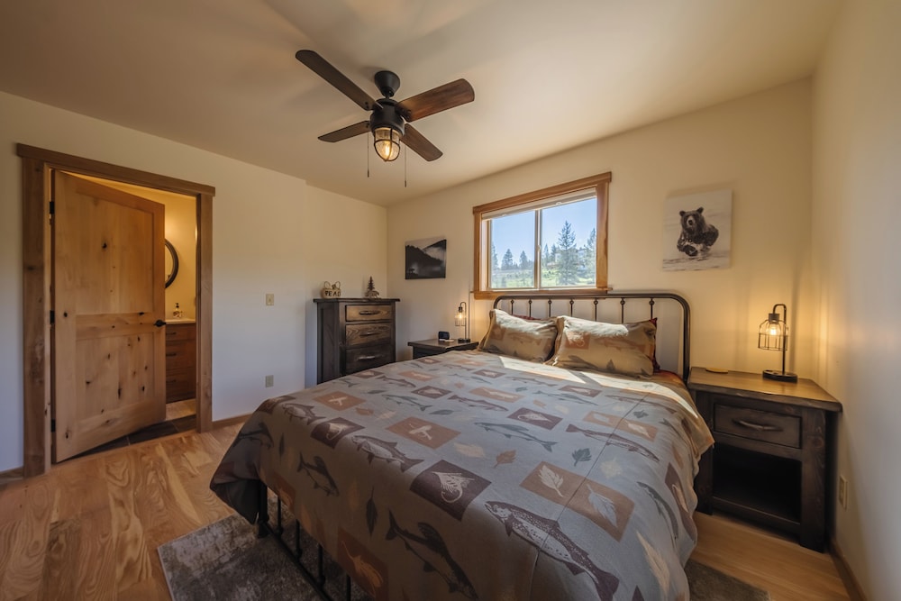 House, Multiple Beds, Kitchen, Mountain View photo 1