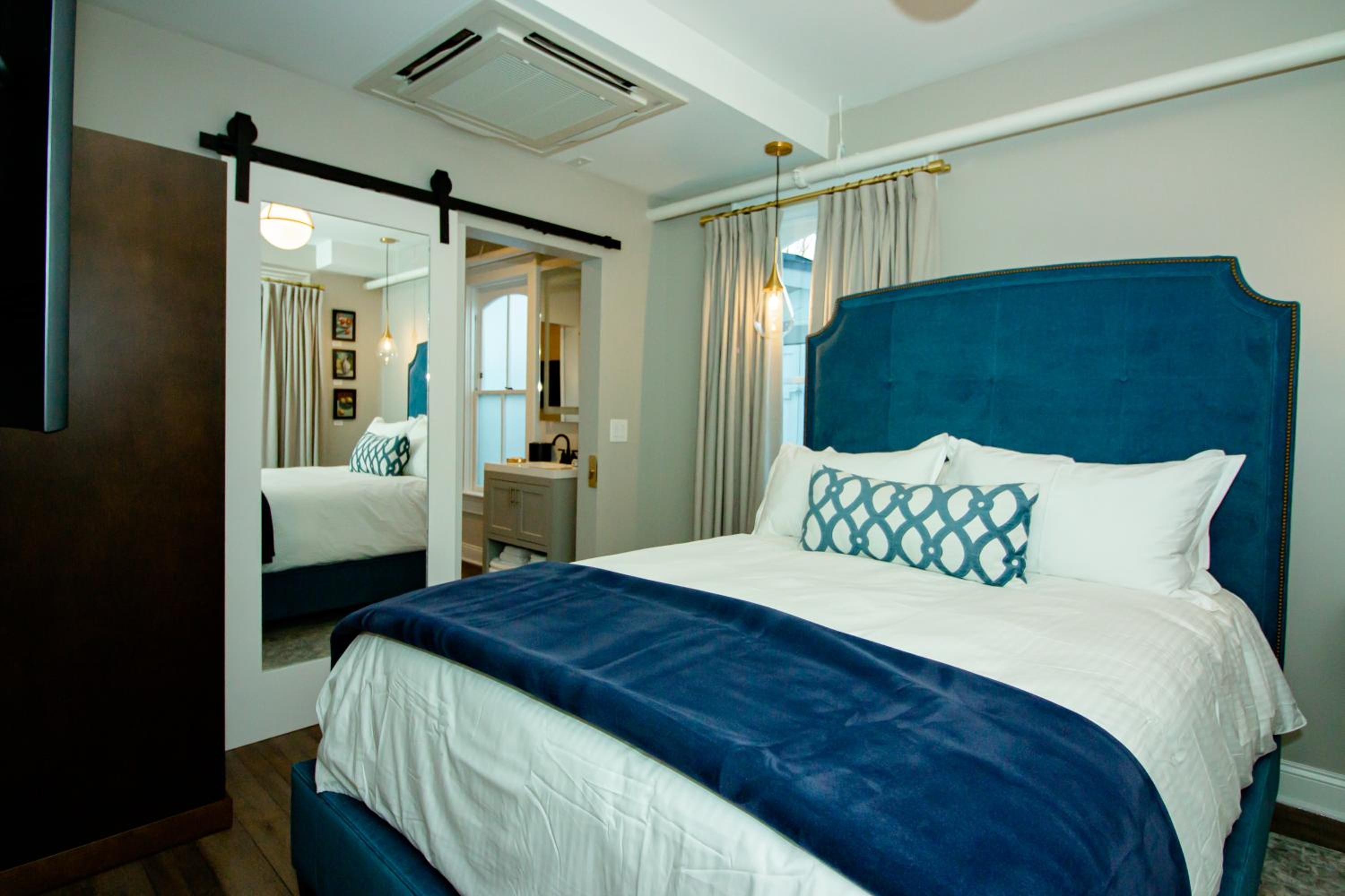 Deluxe Queen Room With Two Queen Beds