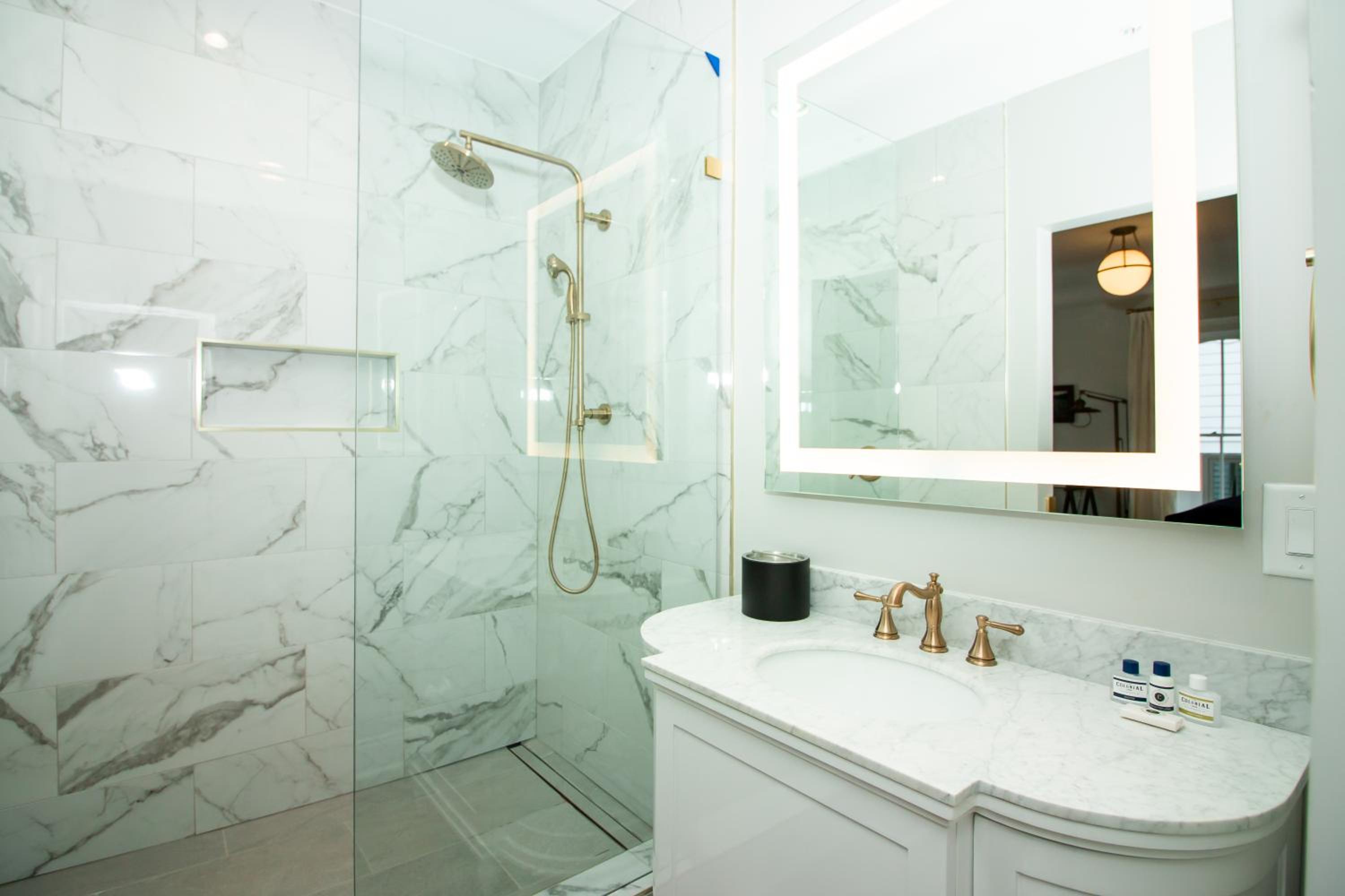 King Suite - Photo 2