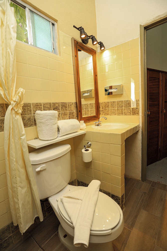 Premium Room, 1 King Bed - Photo 6