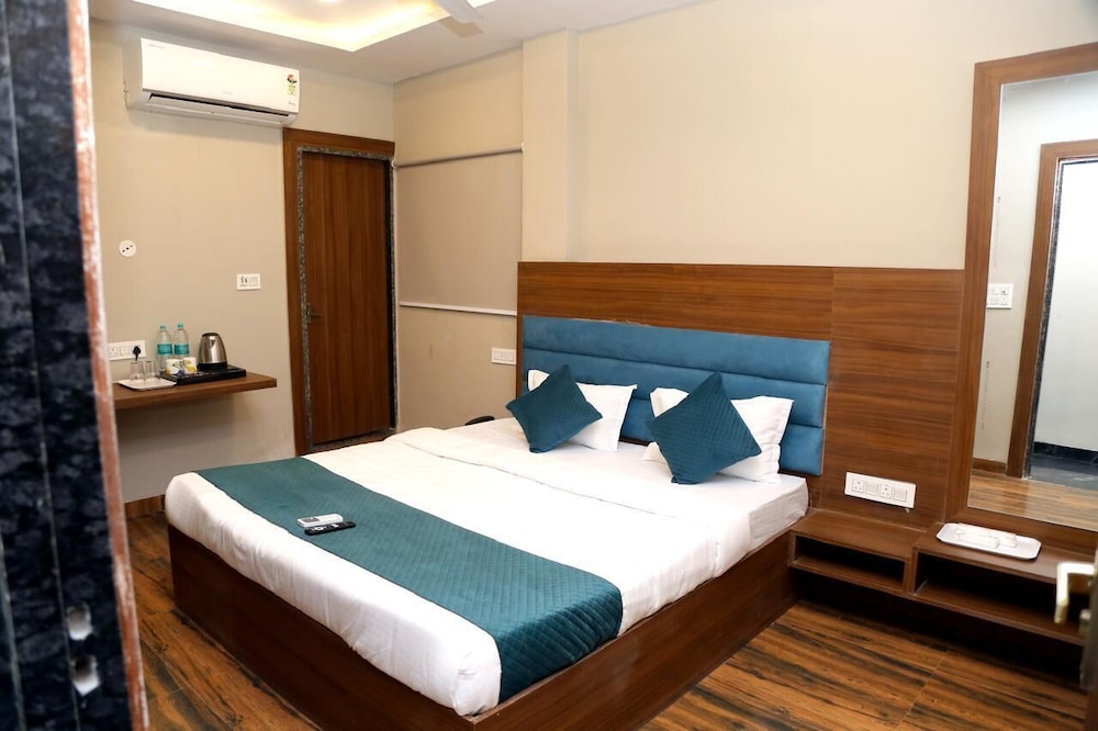 Superior Double or Twin Room photo 3