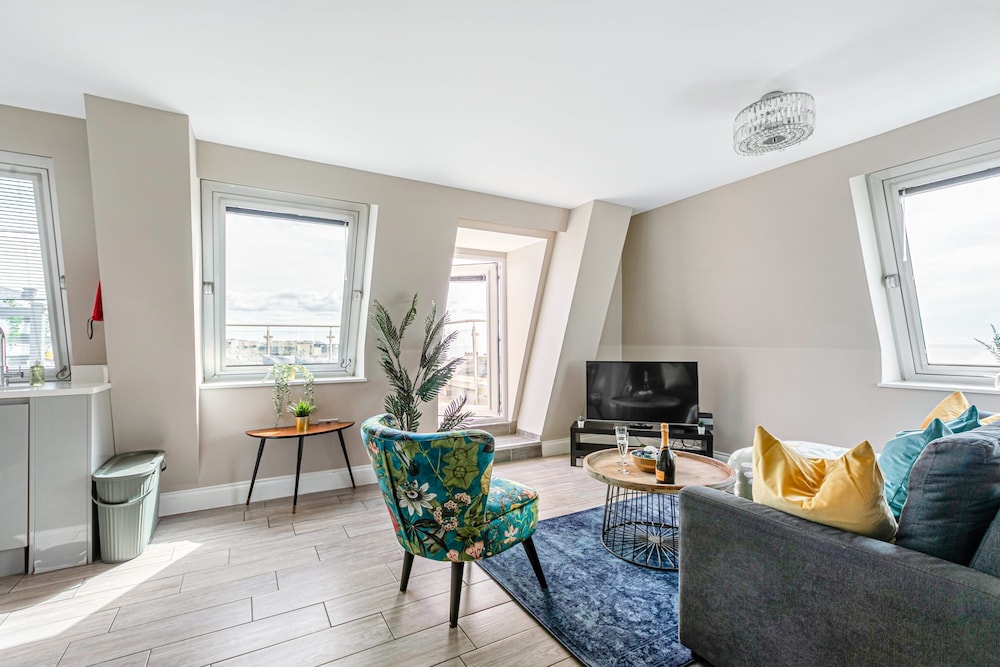 Apartament na szczycie w Brighton Beach City z widokiem na morze i balkonem, Zdjęcie 14