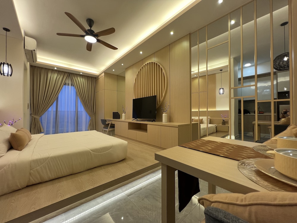 Premium Studio, 1 King Bed, Bathtub, City View