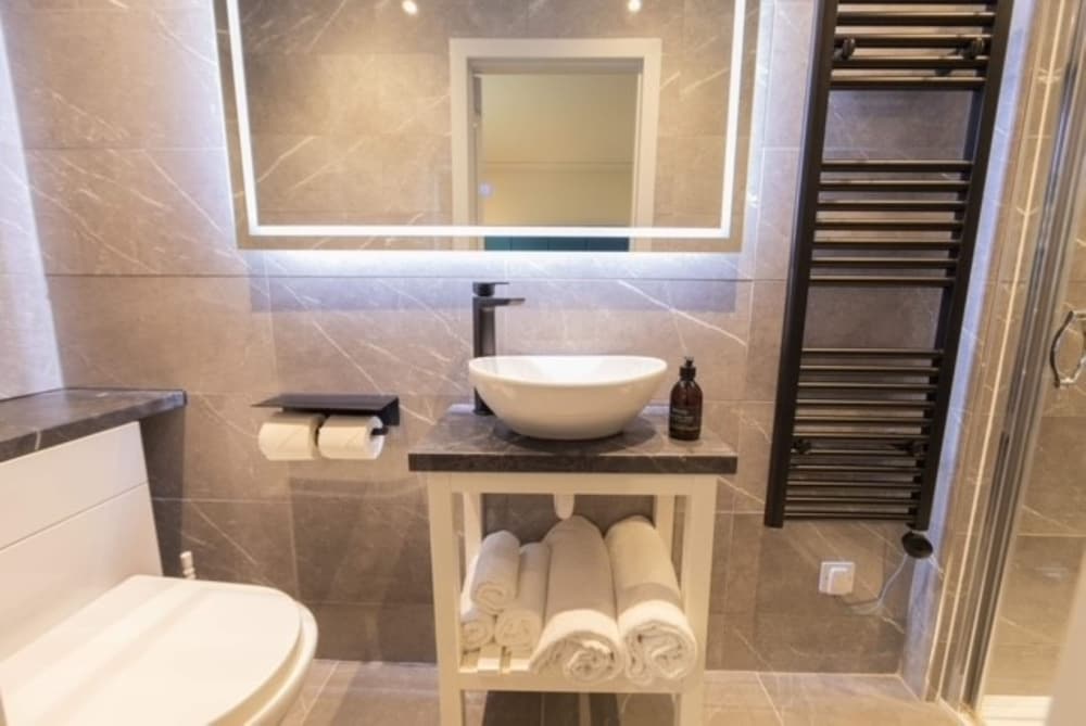 Double Room (May be allocated in annex building) - Photo 9