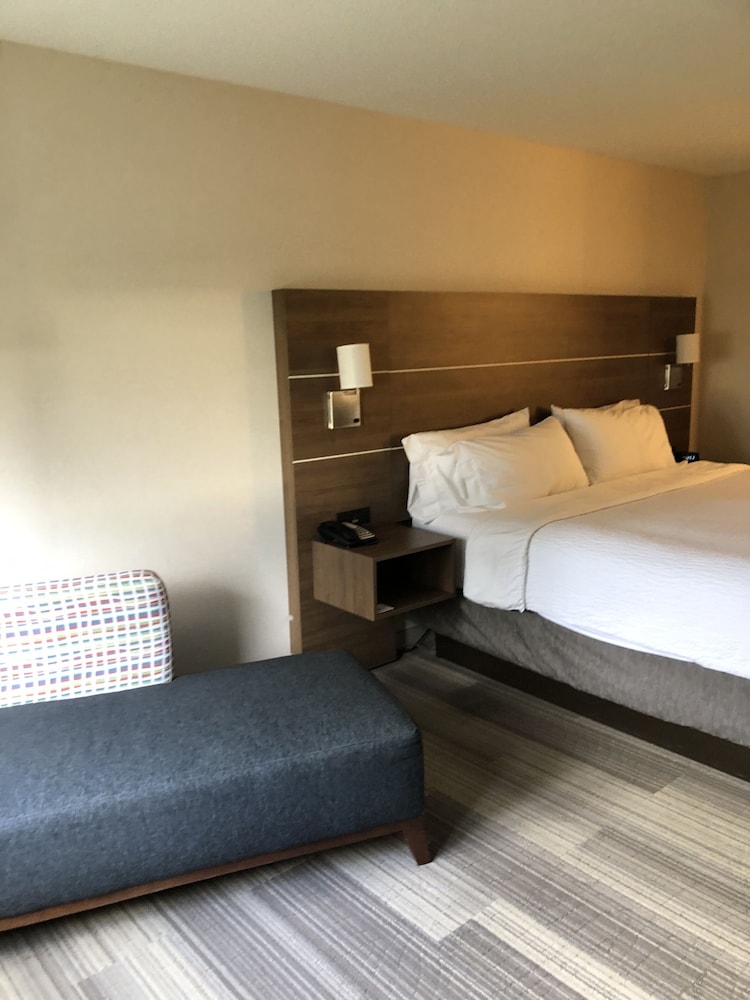Standard Room, 1 King Bed, Accessible (Communication, Accessible Tub) photo 1