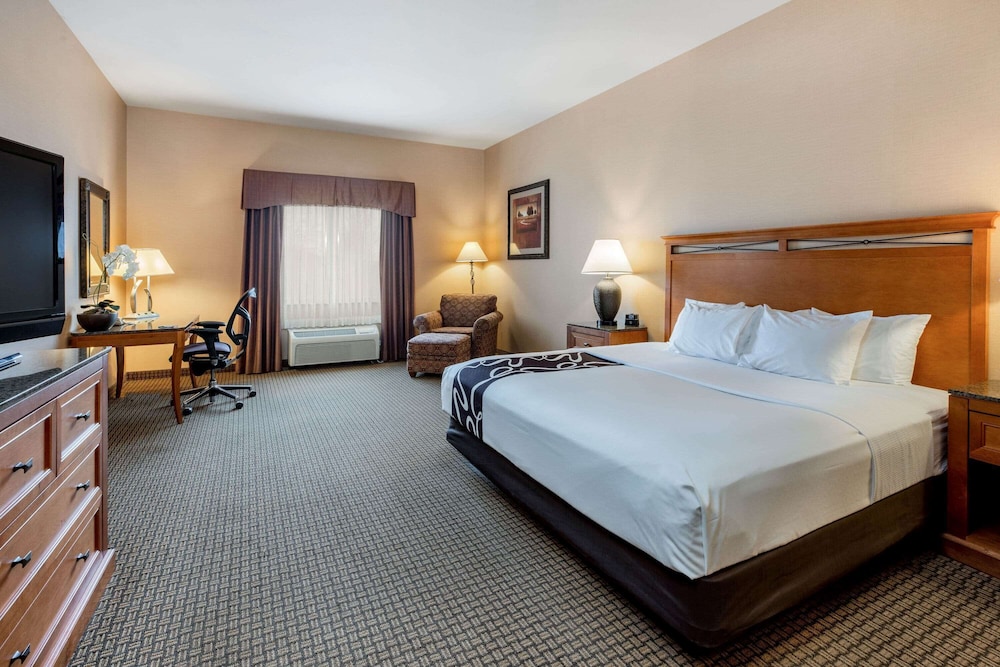 Executive Room, 1 King Bed, Non Smoking - Photo 3