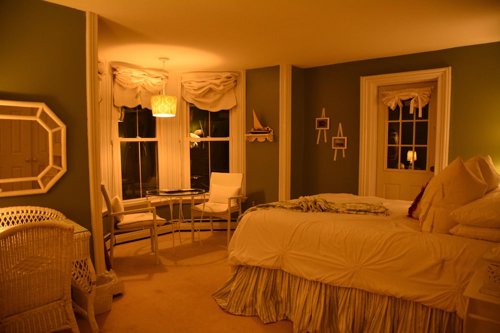 Room, Private Bathroom (Lake Room)